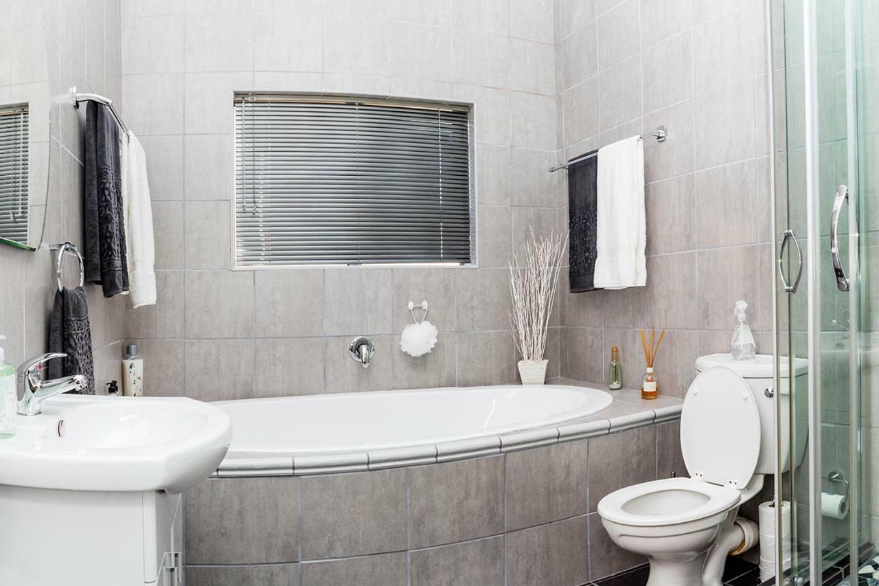 Settle Inn Self Catering Accommodation Колчестер Экстерьер фото